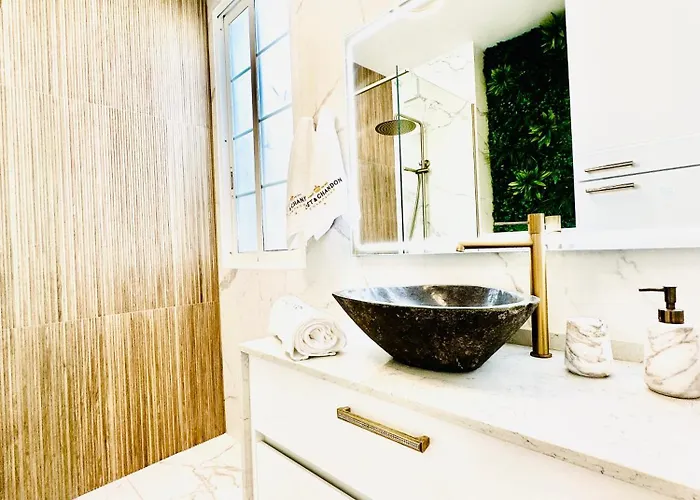 Апартаменти Luxury Fanabe With Private Garden Адехе